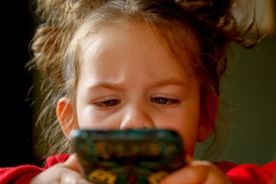 Kdy dítěti pořídit mobilní telefon